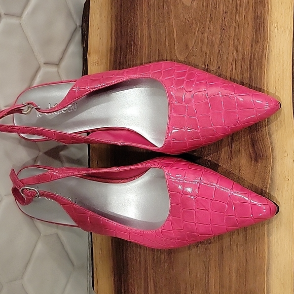 Le Chateau pink heels, strap back, size 7.  NEW never worn - Picture 2 of 6